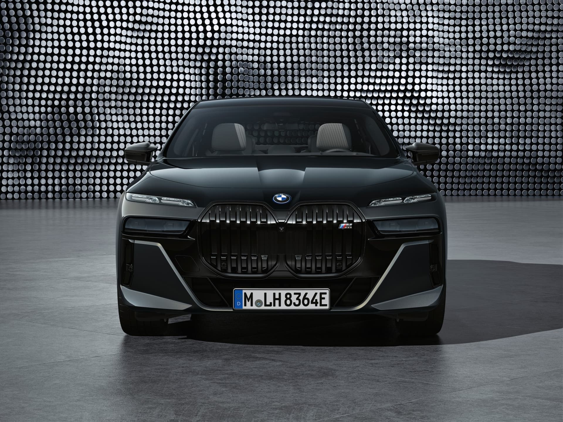 auto_bmw_nowe-samochody_bmw-750e-760e-plug-in-hybrid_dd1bce19 Przód, nerki BMW 760e xDrive hybryda