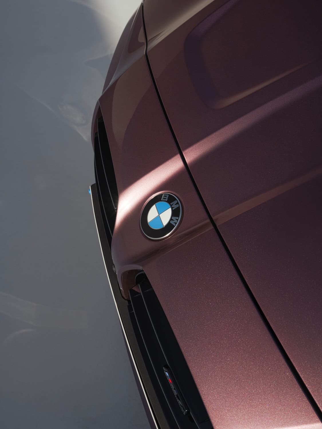 auto_bmw_nowe-samochody_bmw-m4-cabrio_64b05cc1 Emblemat BMW na masce