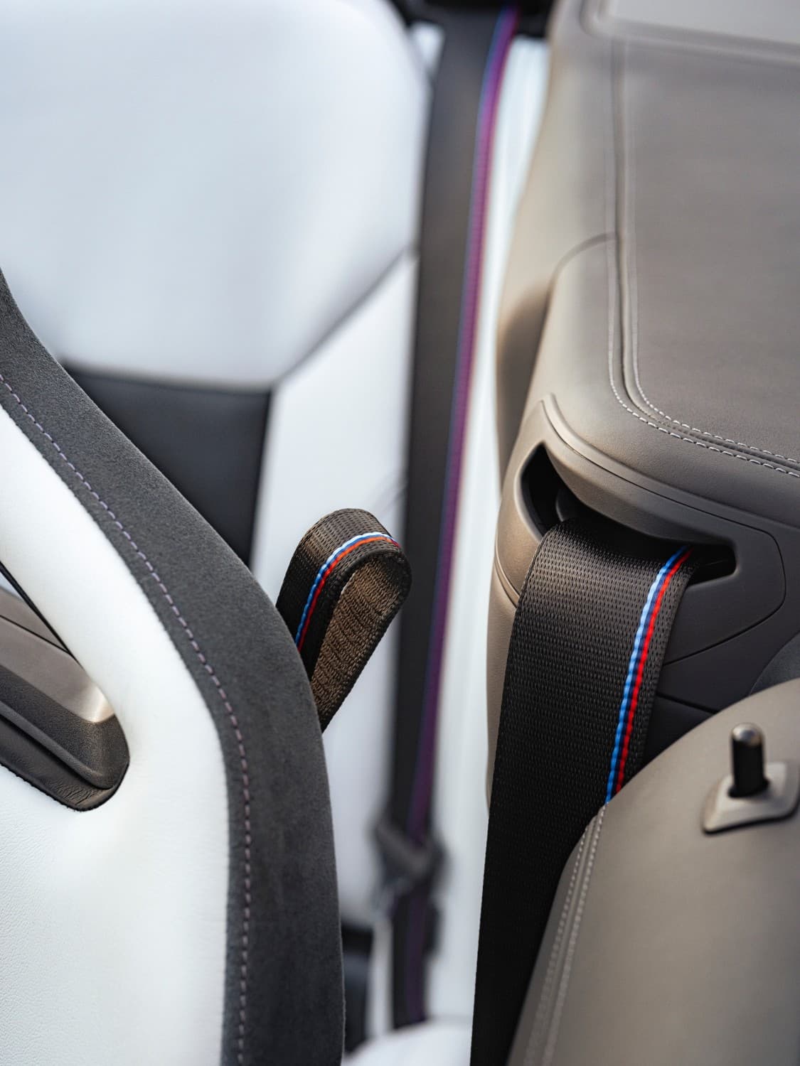auto_bmw_nowe-samochody_bmw-m4-cabrio_d85a065a Pas bezpieczeństwa z przeszyciami w barwach BMW M