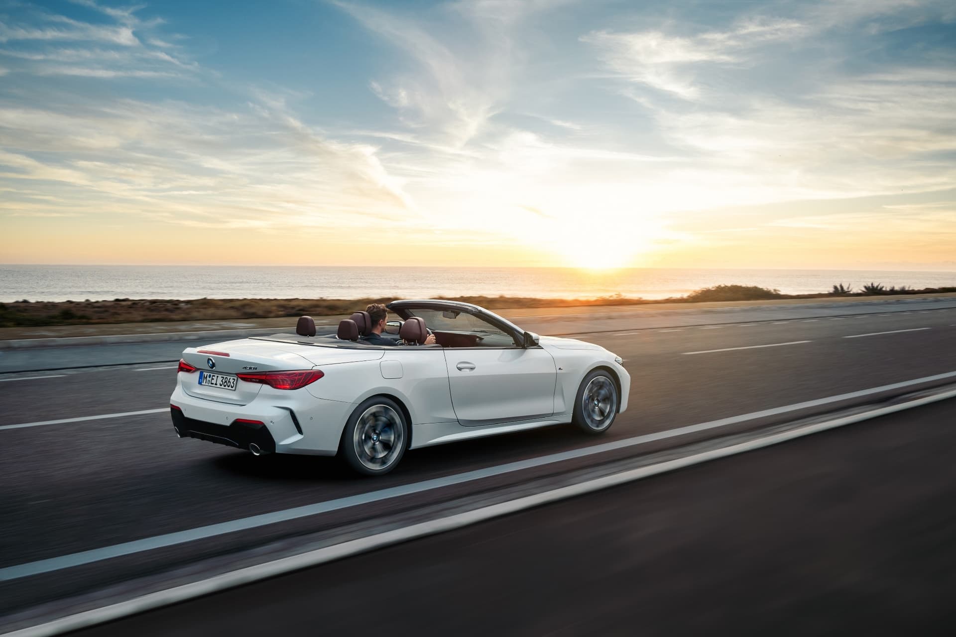 auto_bmw_nowe-samochody_bmw-serii-4-cabrio_1b14dd38 Zachód słońca. Wiatr we włosach. Kabriolet nad morzem