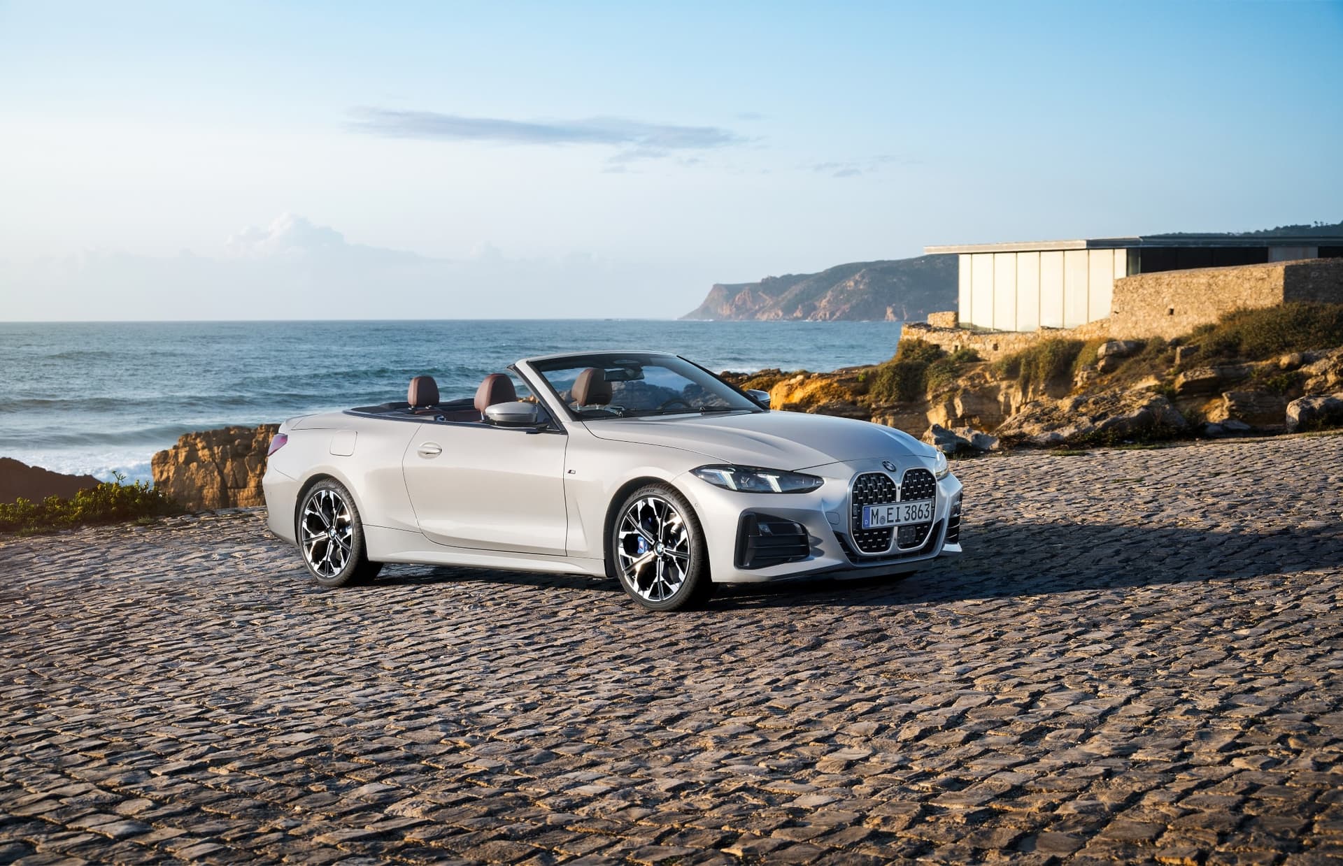 auto_bmw_nowe-samochody_bmw-serii-4-cabrio_f2c90b29 Czwórka convertible na piaszczystej plaży. Napęd xDrive na wszystkie koła jak najbardziej dostępny.