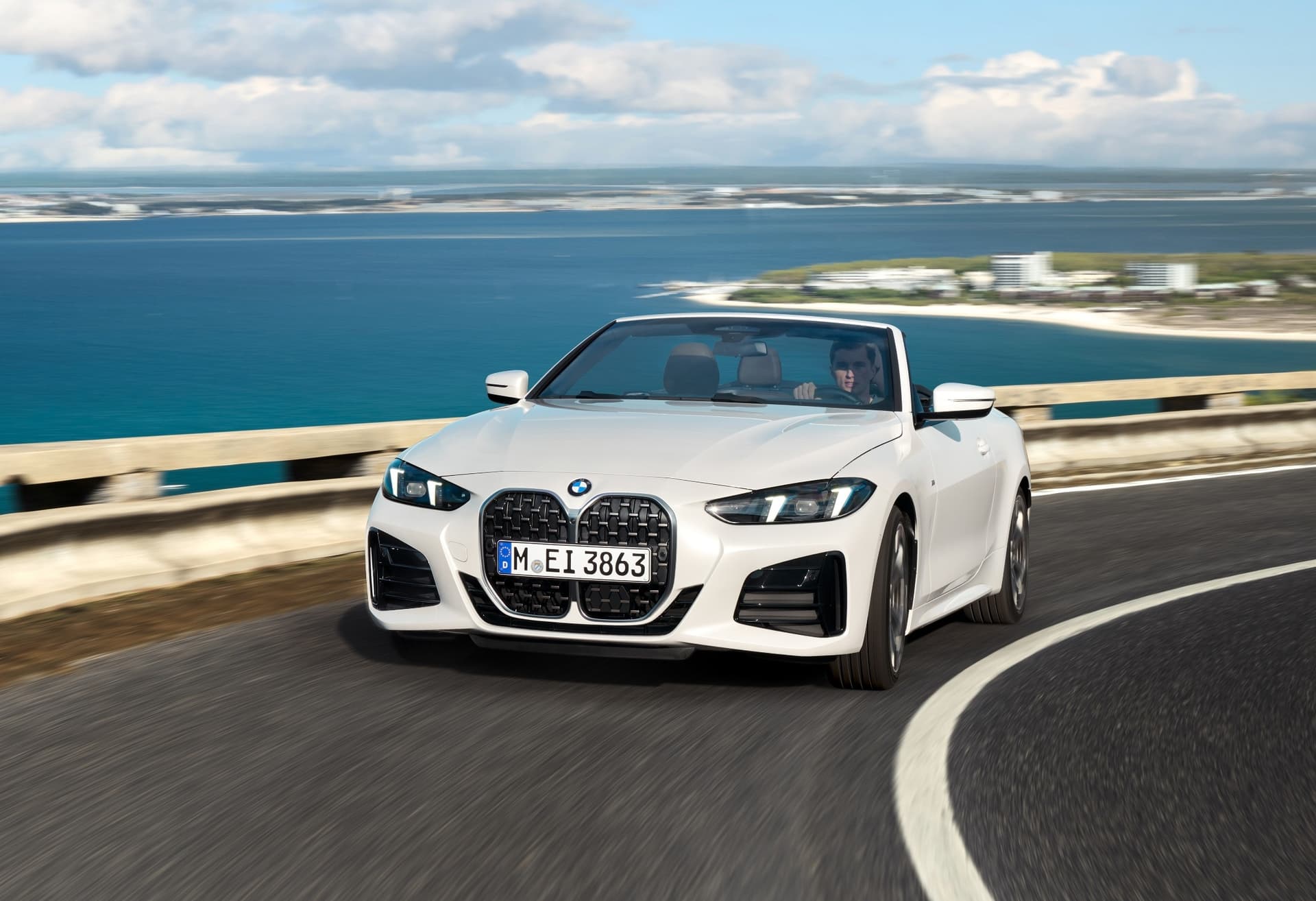 auto_bmw_nowe-samochody_bmw-serii-4-cabrio_feeb3646 Przód Serii 4 (G23). Cztery lub sześć cylindrów daje radę.