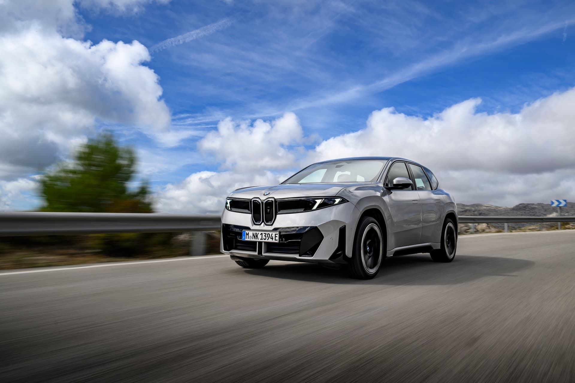 BMW iX3 na szosie, testuje zasięg