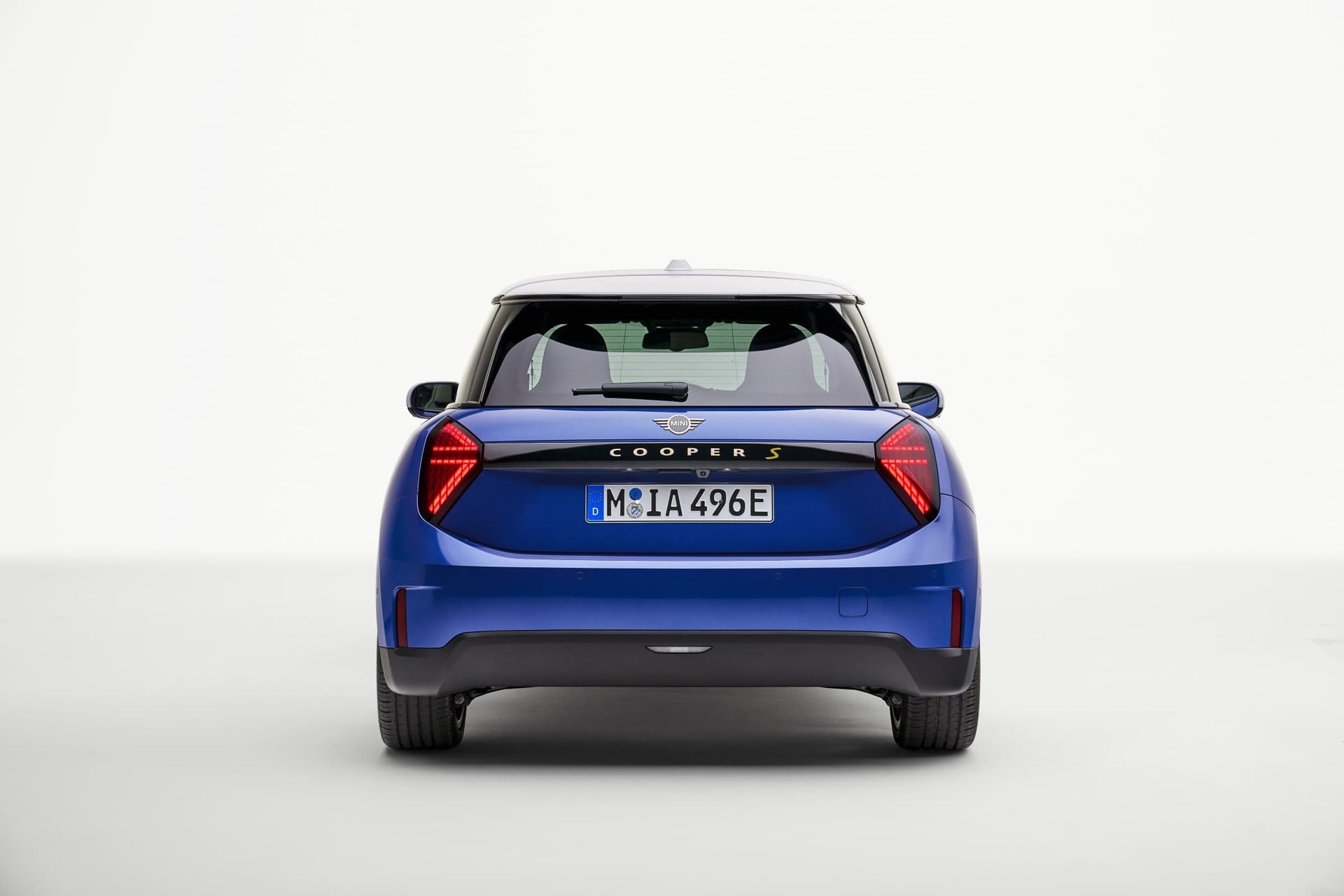 auto_mini_nowe-samochody_electric_80f88d84 Tył MINI Cooper J01