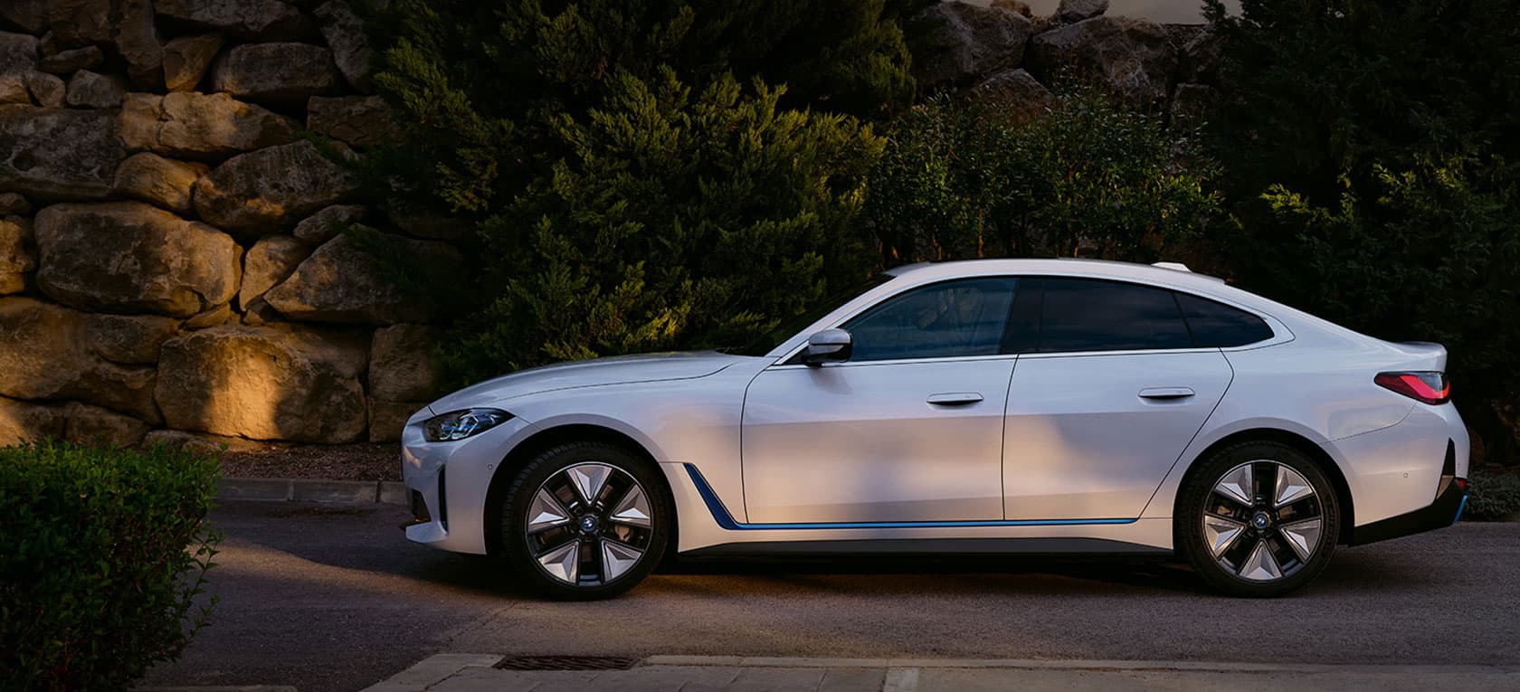 THE i4 BMW i4: Pierwsze całkowicie elektryczne Gran Coupé.Odkryj nowe BMW i4