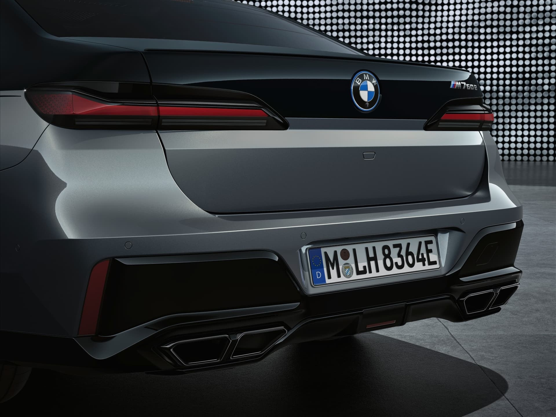 Poczwórny wydech BMW serii 7 phev