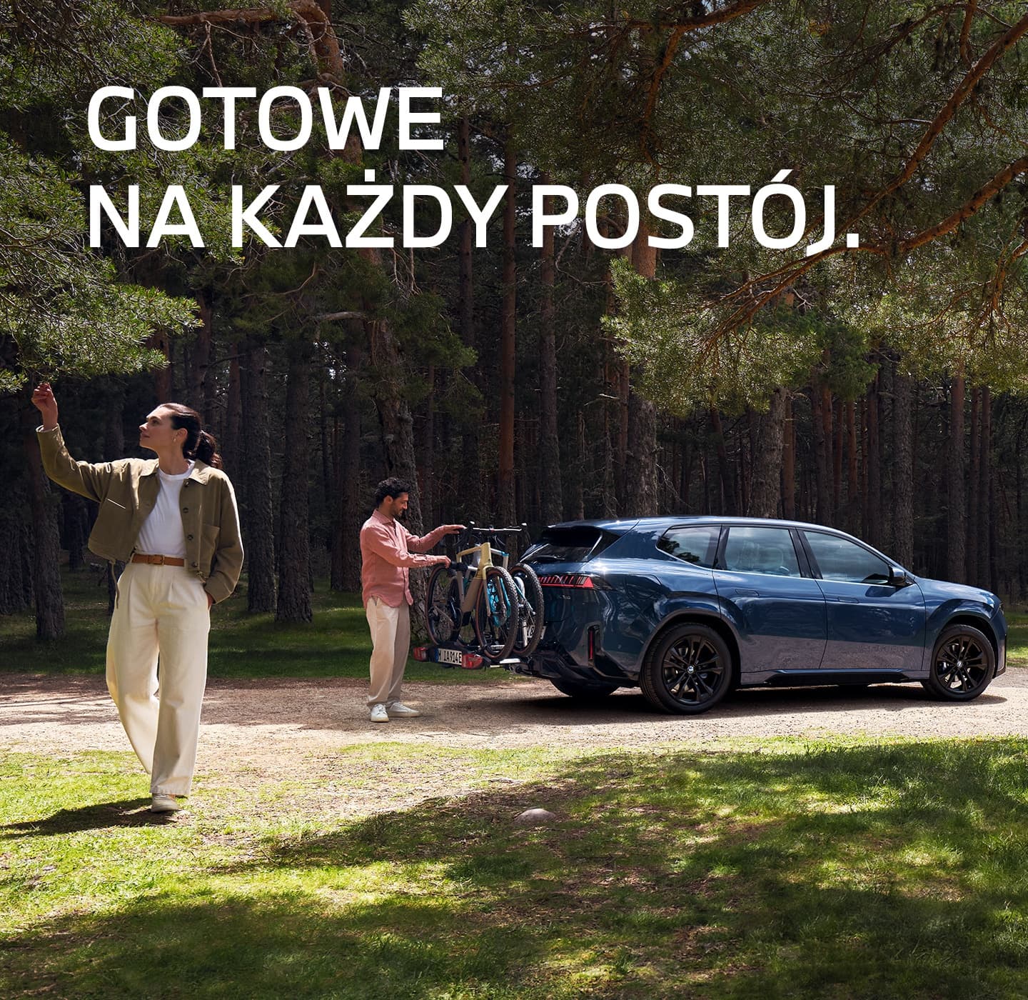 BMW iX3 z bagażnikiem rowerowym na haku